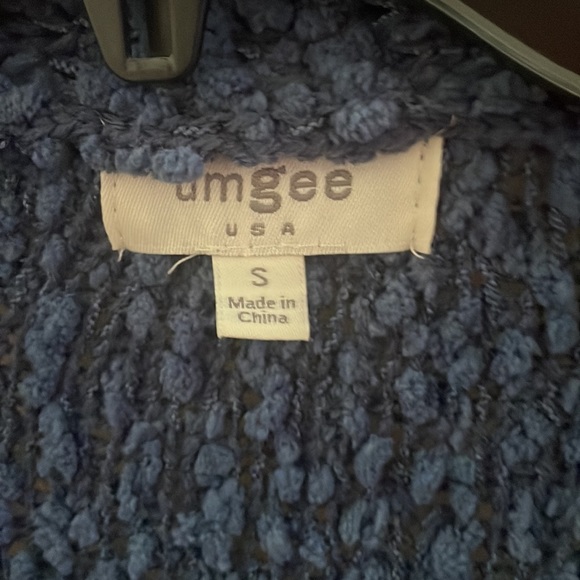 A chunky longline cardigan featuring long sleeves and an oversized fit. Small - Picture 2 of 6